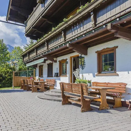 Weberhof 1 *